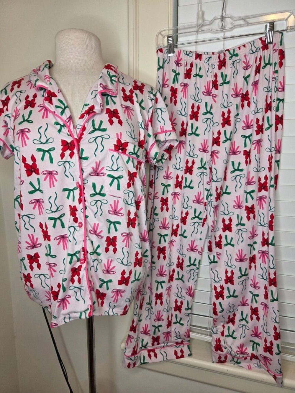 2-Piece Womens Pajama Set Bow Print Short Sleeve Button-Up Elastic Waist Pants